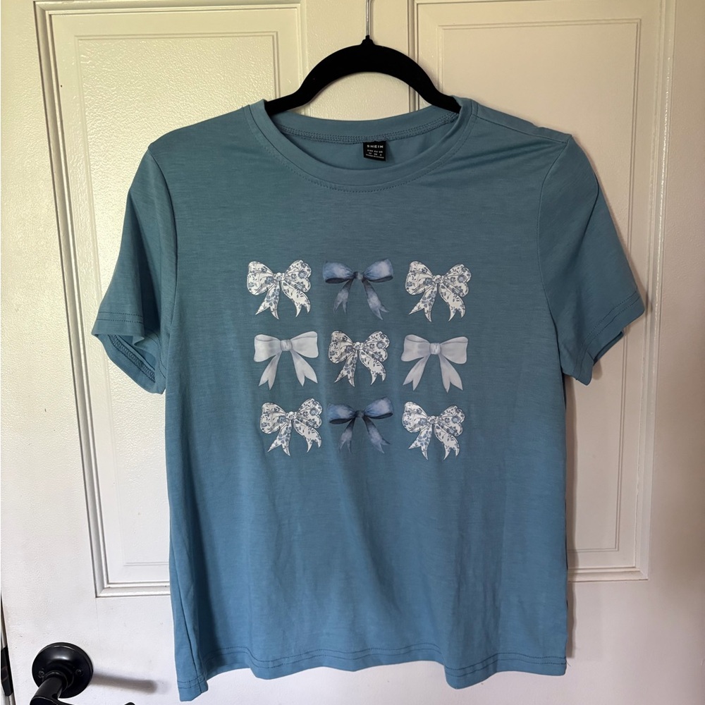 SHEIN Light Blue Short Sleeve Tee with Bow Print
